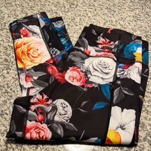 Zyia Black Flower Mesh Legging Size 8-10